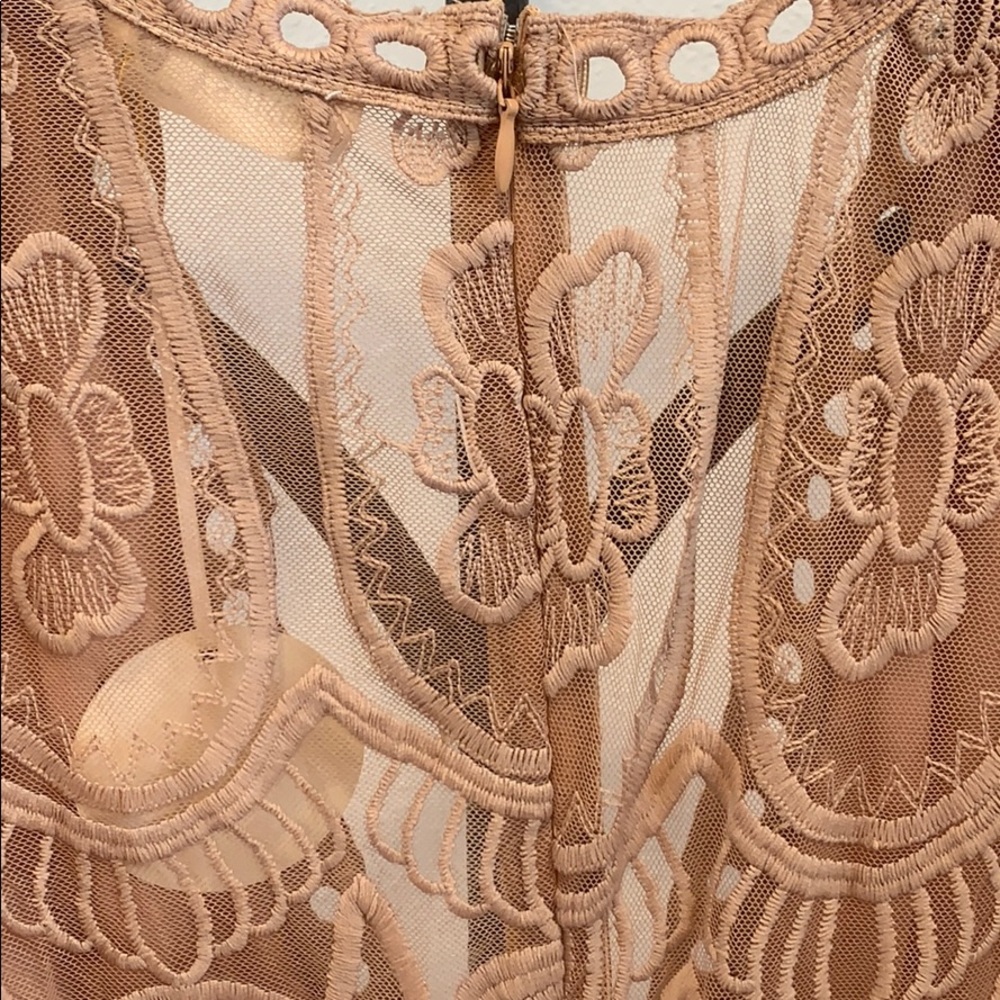 Beautiful lace maxi dress over shorts - Picture 4 of 6